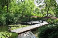 植物配置標(biāo)準(zhǔn)：“先高后低，先內(nèi)后外”
